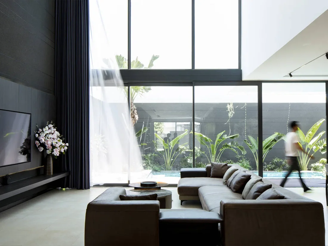 Biệt thự mái thái ven sông